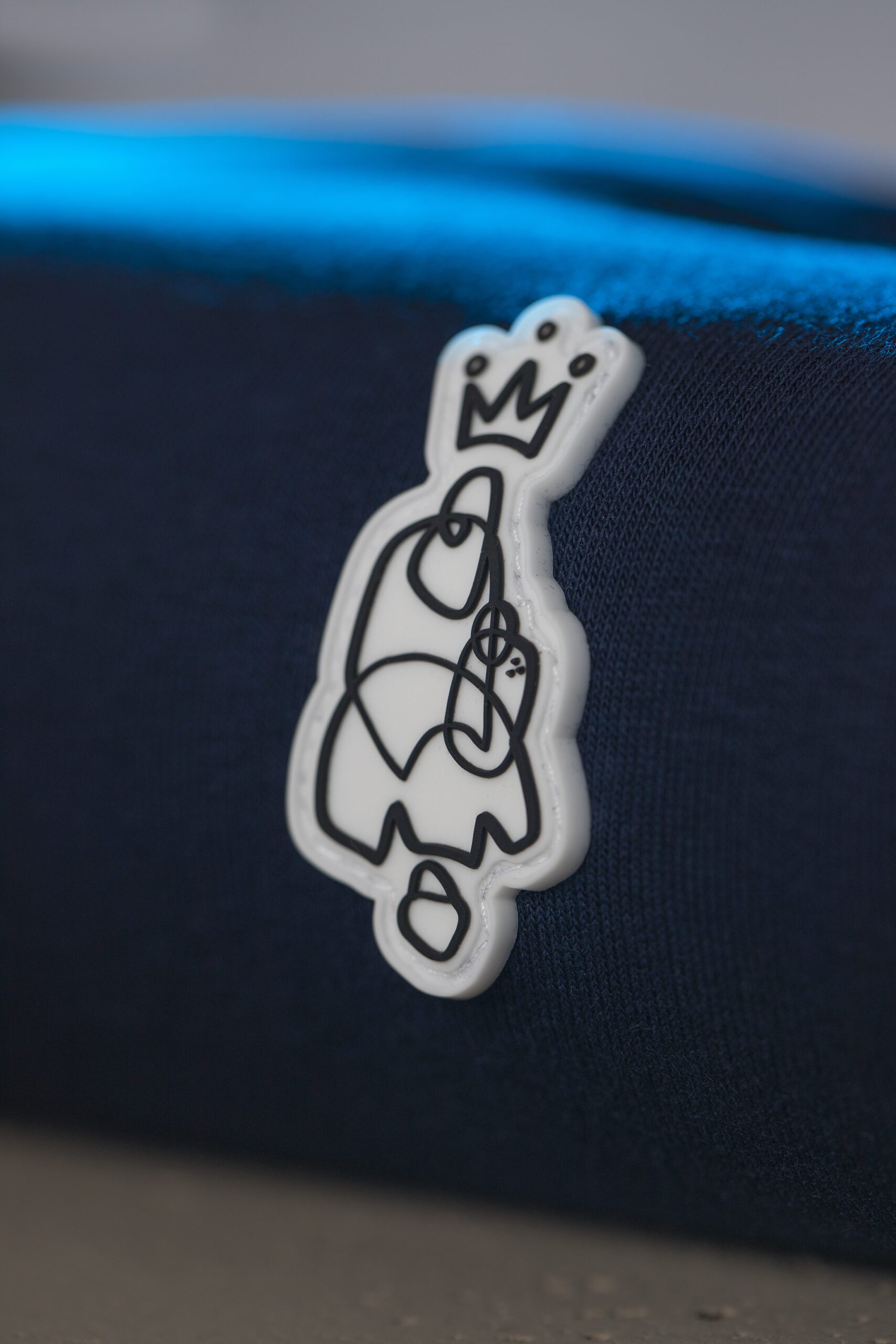 sudadera largo detalle Parche PVC estudio - tef