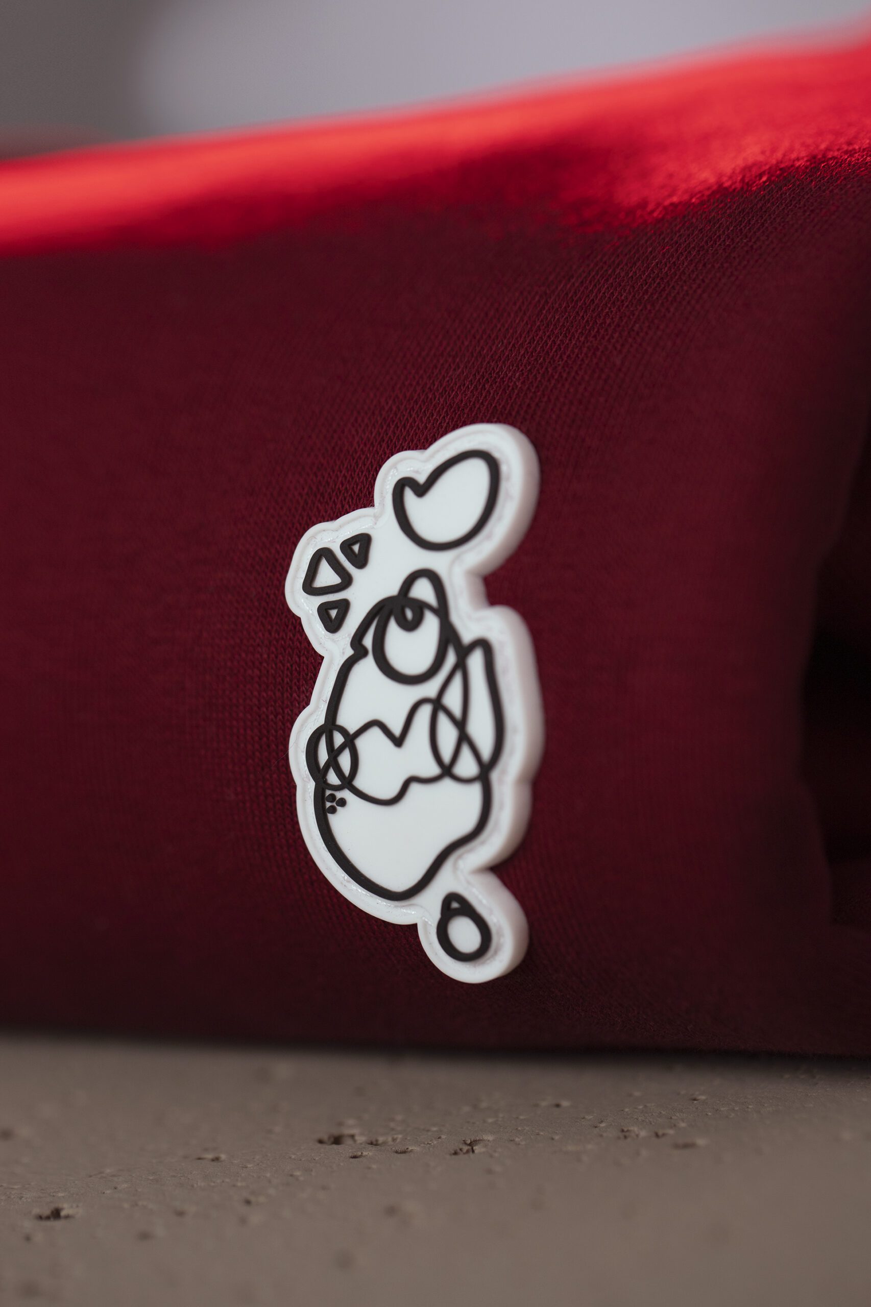 sudadera jairo detalle Parche PVC estudio - tef