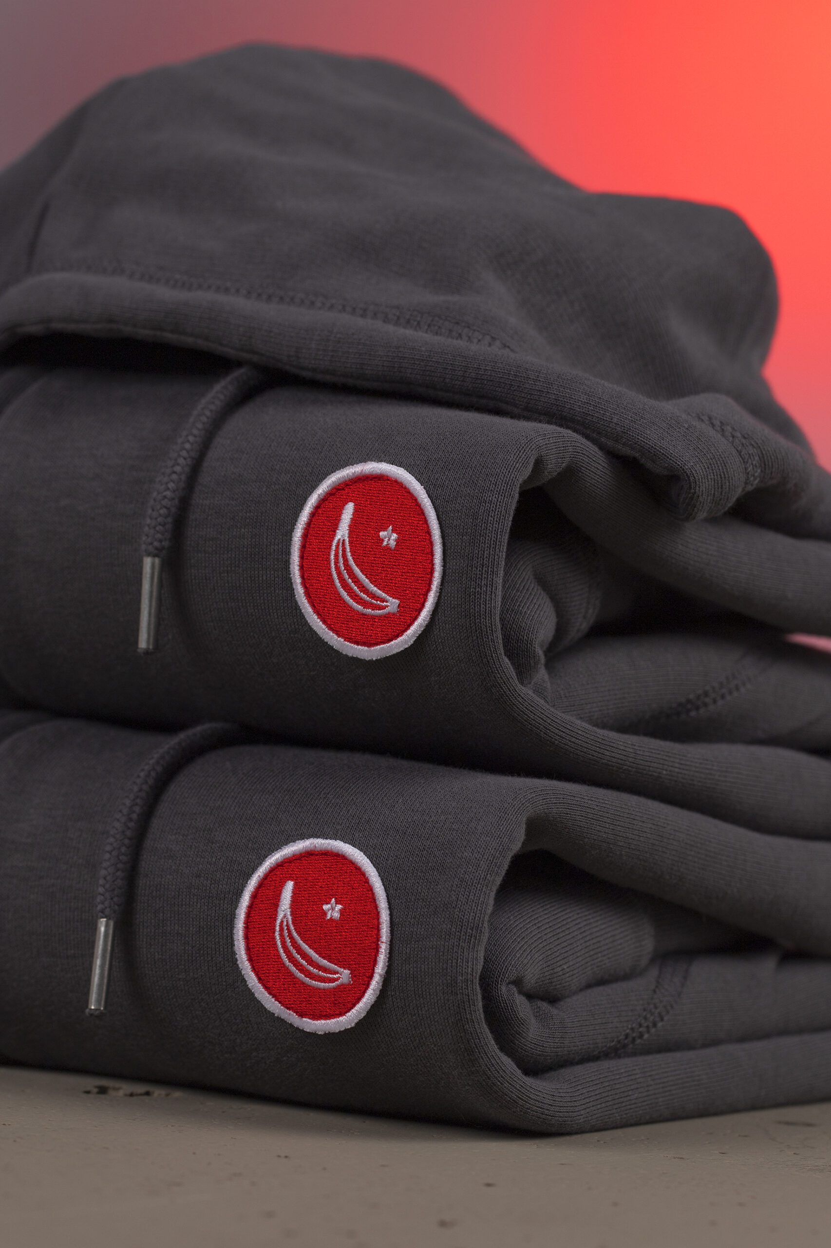 sudadera tef, detalle parche - tef